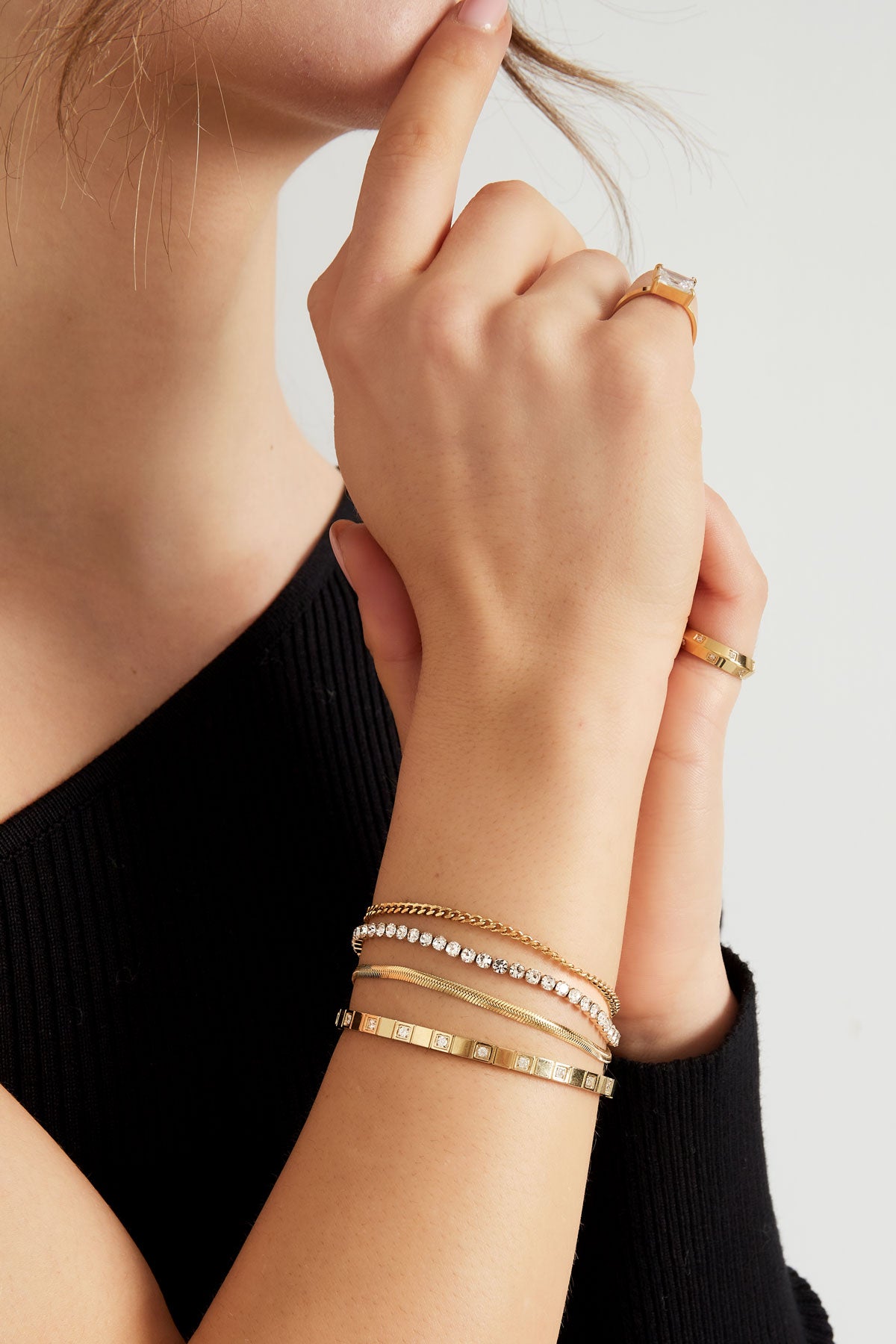 Triple stones gold detailed armband