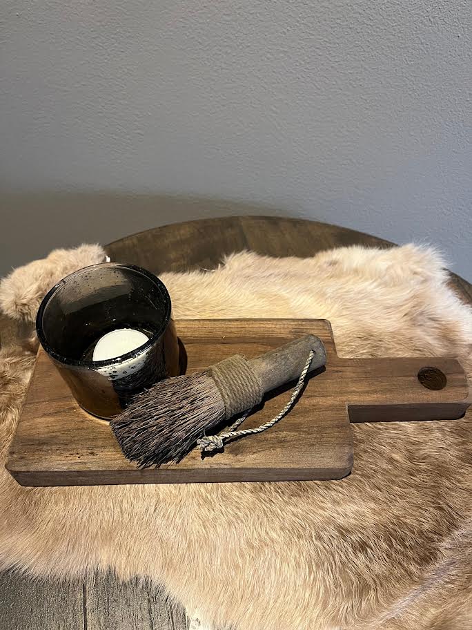Houten plank met smoke bubble glaasje en kleine kwast