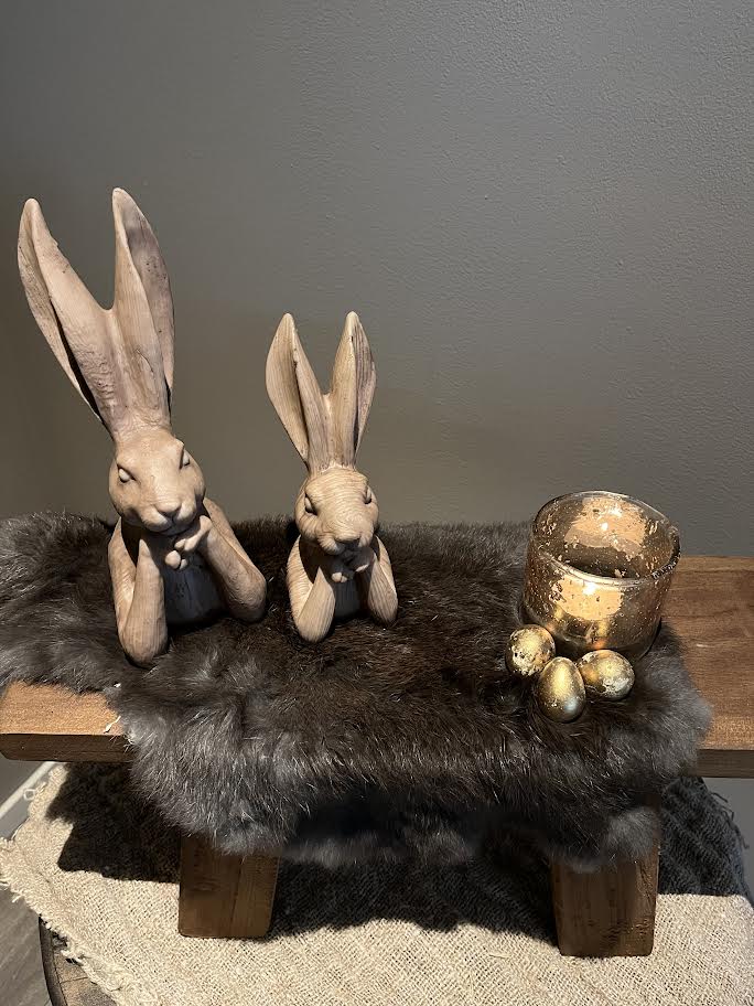 Vensterbank kruk met hazen Zen