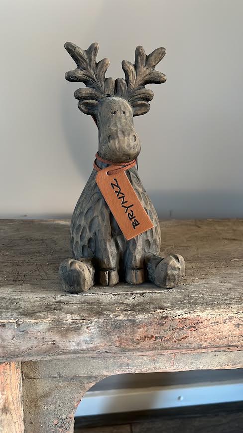 Sitting Rudolph Himself Majestic Brown M