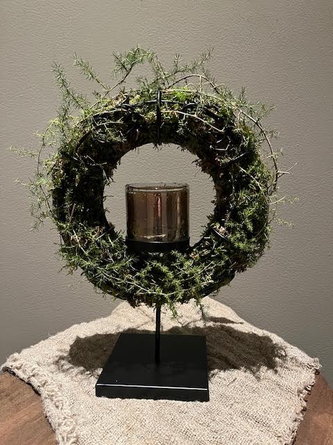 Stalen Krans met Mos en Asparagus