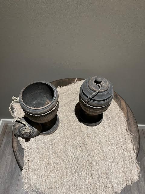 Houten pot op voet
