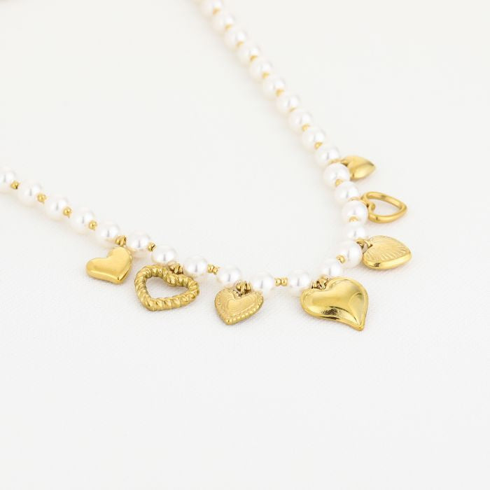 Parel ketting met hartjes bedels