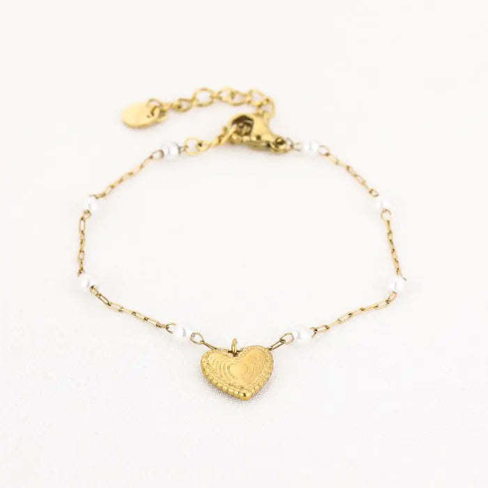 Basic armbandje met pareltjes en hartje