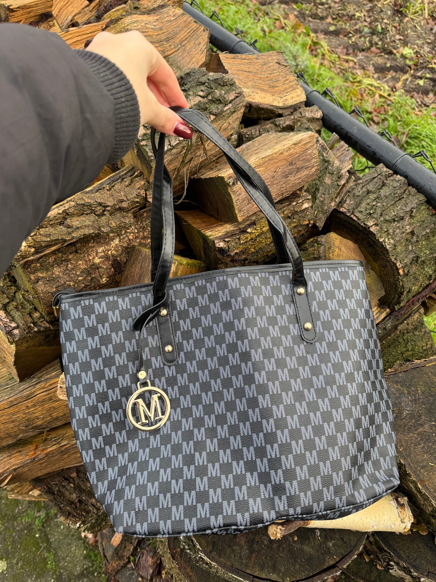 Tas M detailed