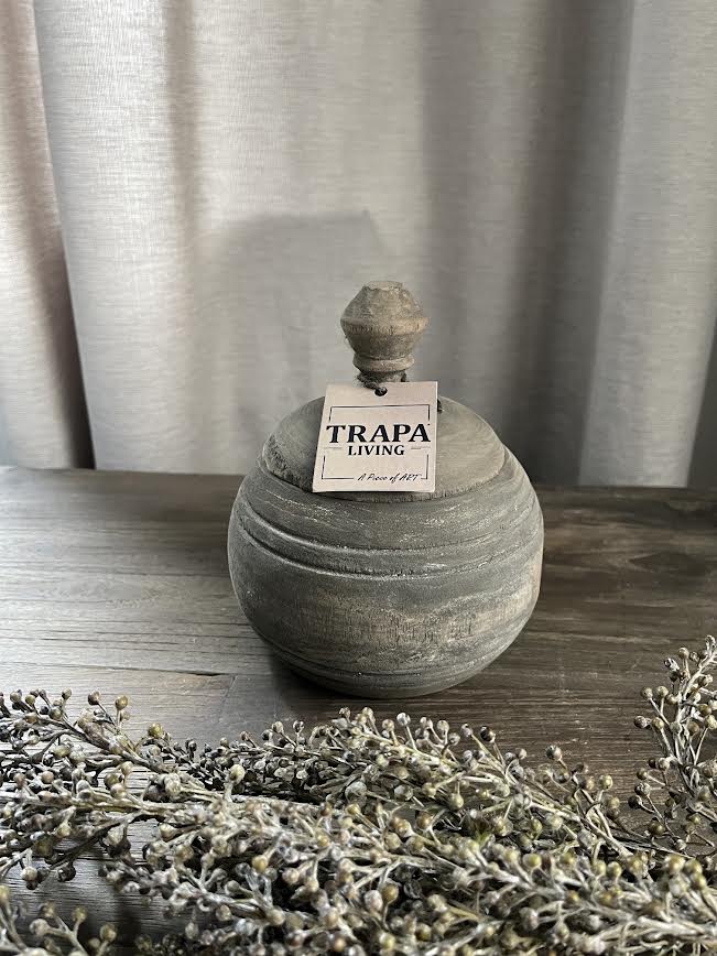 Decoratieve vergrijsde houten potjes