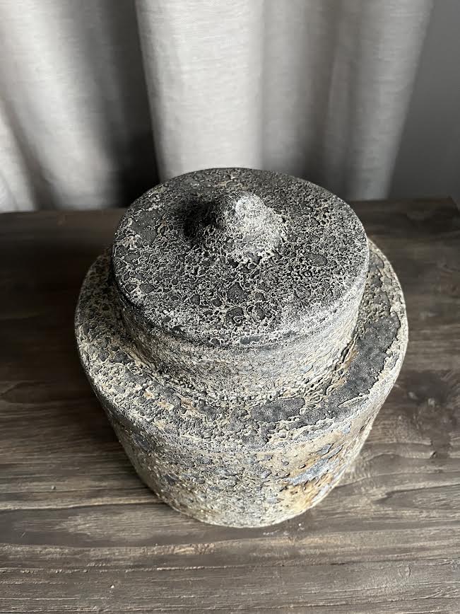 Stenen Mosh pot met deksel