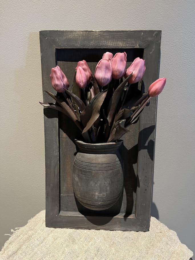 Wandpaneel donker met halve houten pot