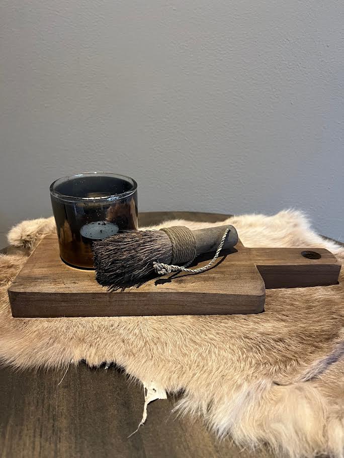 Houten plank met smoke bubble glaasje en kleine kwast