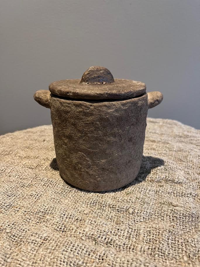 Decoratief oud stenen potje met deksel – bruin 🤎