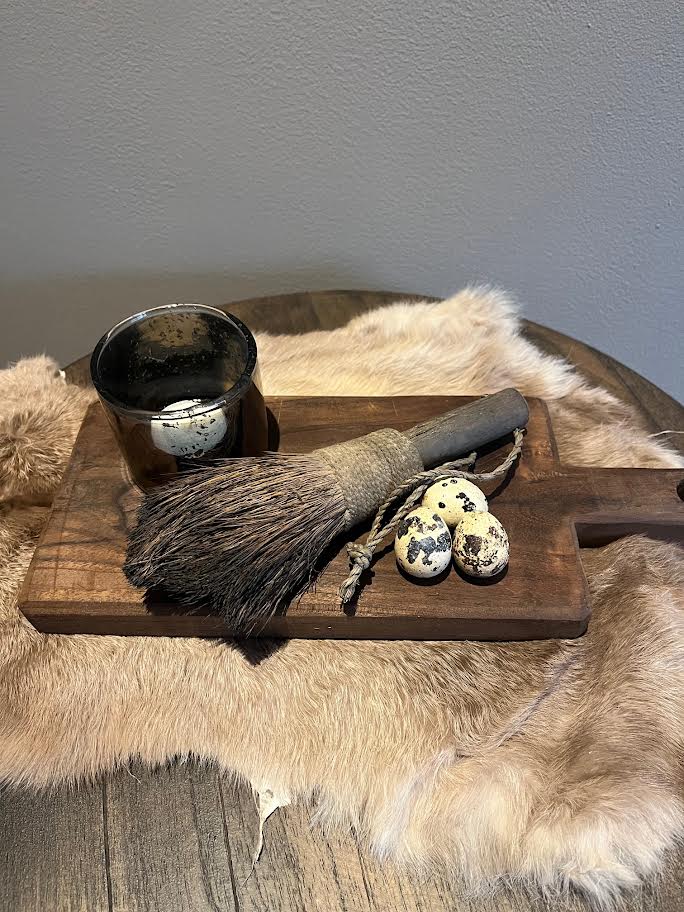 Grote houten plank met smoke bubble glaasje en grote kwast