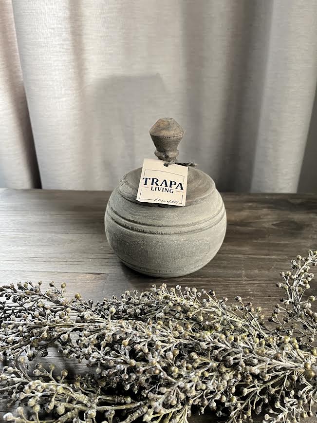 Decoratieve vergrijsde houten potjes