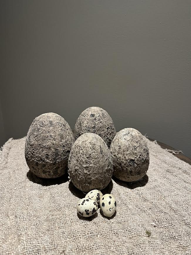 Stenen ei Groot en Middel