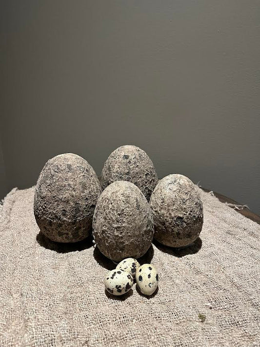 Stenen ei Groot en Middel