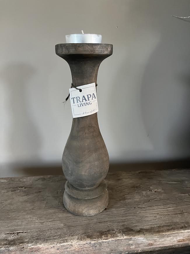 Vergrijsde houten kandelaar Trapaliving