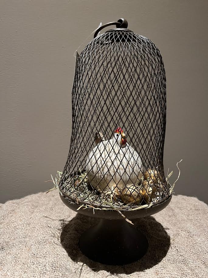 Roest stolp met wit kippetje