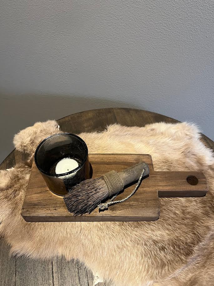 Houten plank met smoke bubble glaasje en kleine kwast