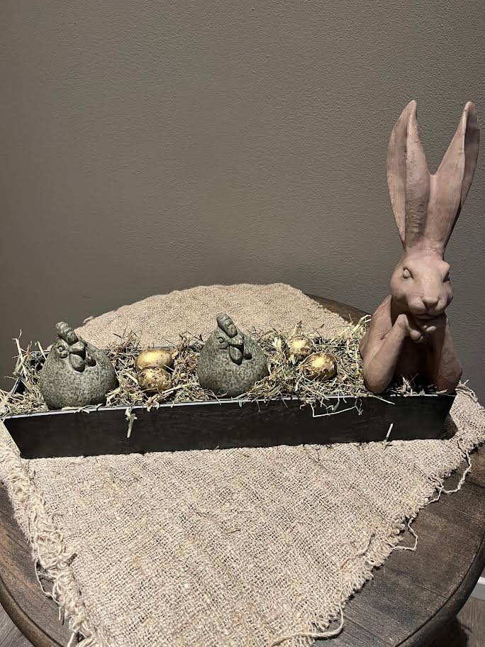 Langwerpige tray met zen haas en 2 kippetjes grijs