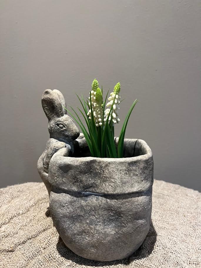 Bloempot met haasje