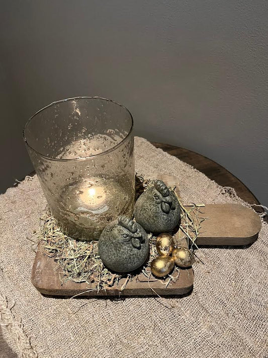 Tapasplank old wood met 2 kippetjes en groot bubble windlicht