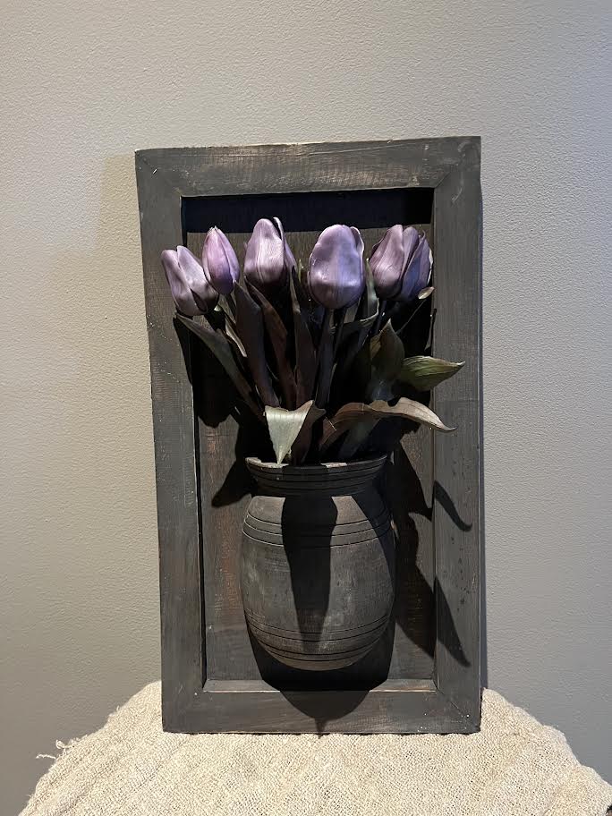 Wandpaneel donker met halve houten pot