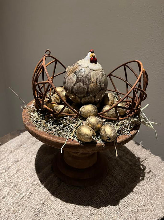 Houten plateau groot met roestbal en kippetje