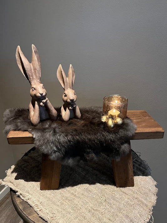 Vensterbank kruk met hazen Zen