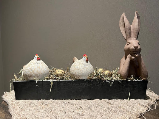 Langwerpige tray met zen haas en 2 witte  kippetjes