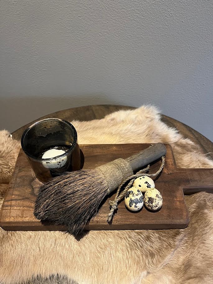 Grote houten plank met smoke bubble glaasje en grote kwast