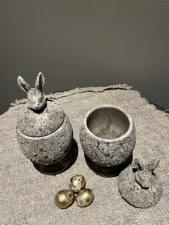 Haas potje met deksel  in ei vorm