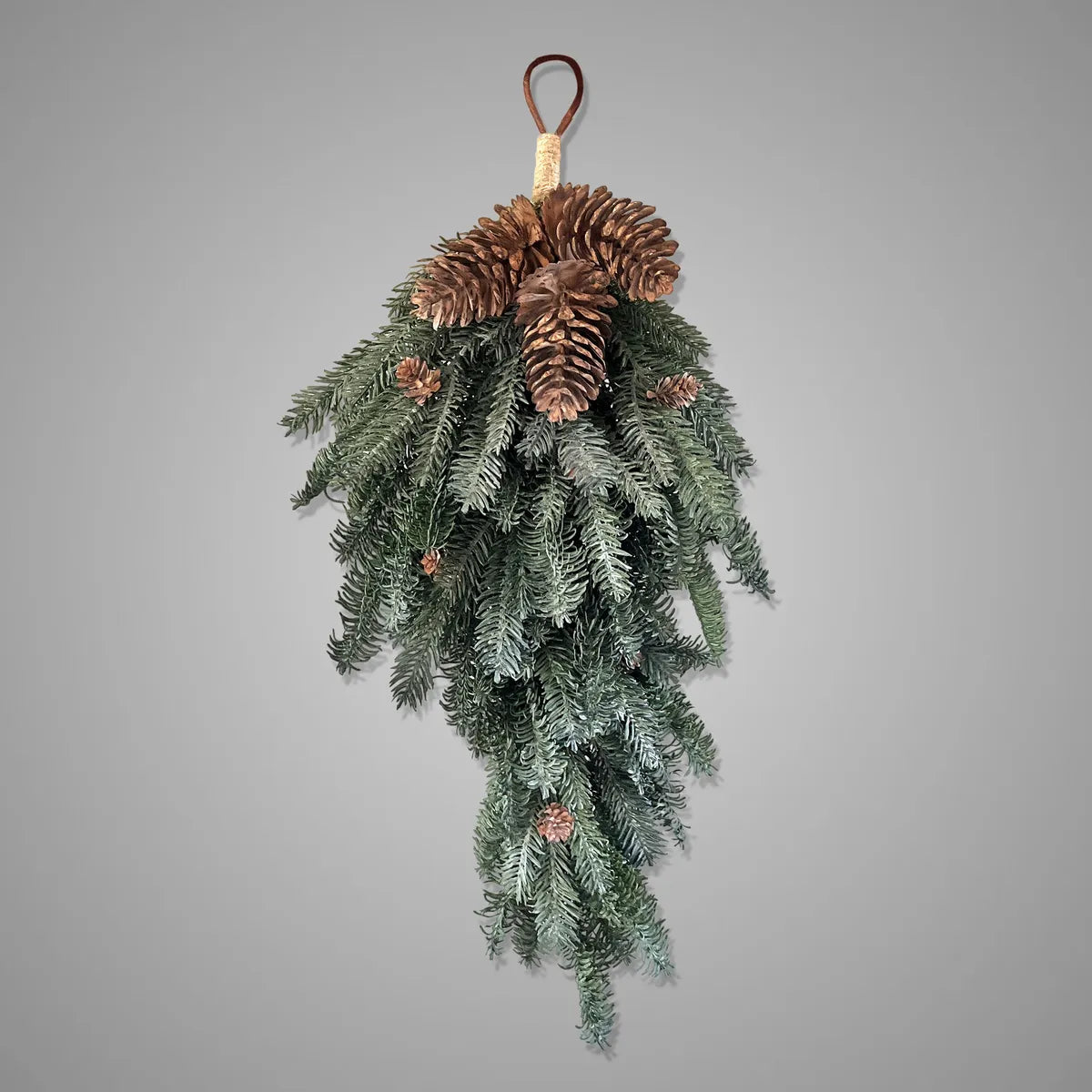 Brynxz Toef with Cones and Rope Green 70 cm — Kunstgroene Toef met Dennenappels en Touw