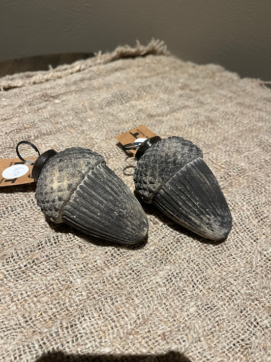 Zwart grijze eikel kerstbal