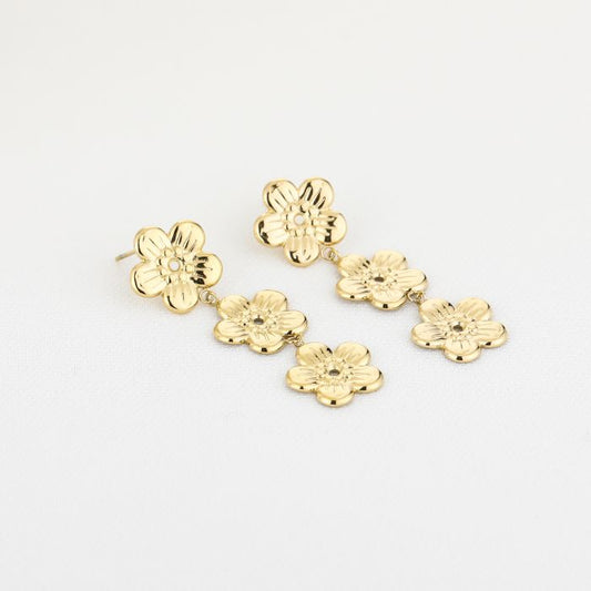 Triple bloemen oorbellen goud