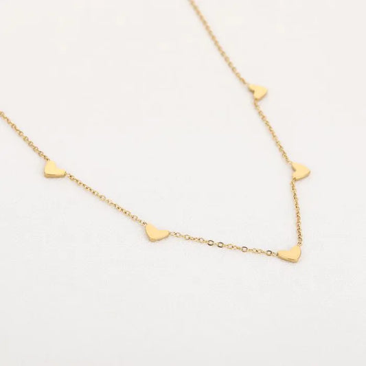 Vijf hartjes ketting goud
