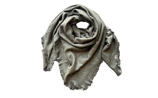 Dark green Tignes sjaal met stoere studs en elegante broche
