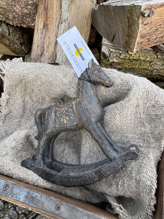 Houten stoer sober paardje