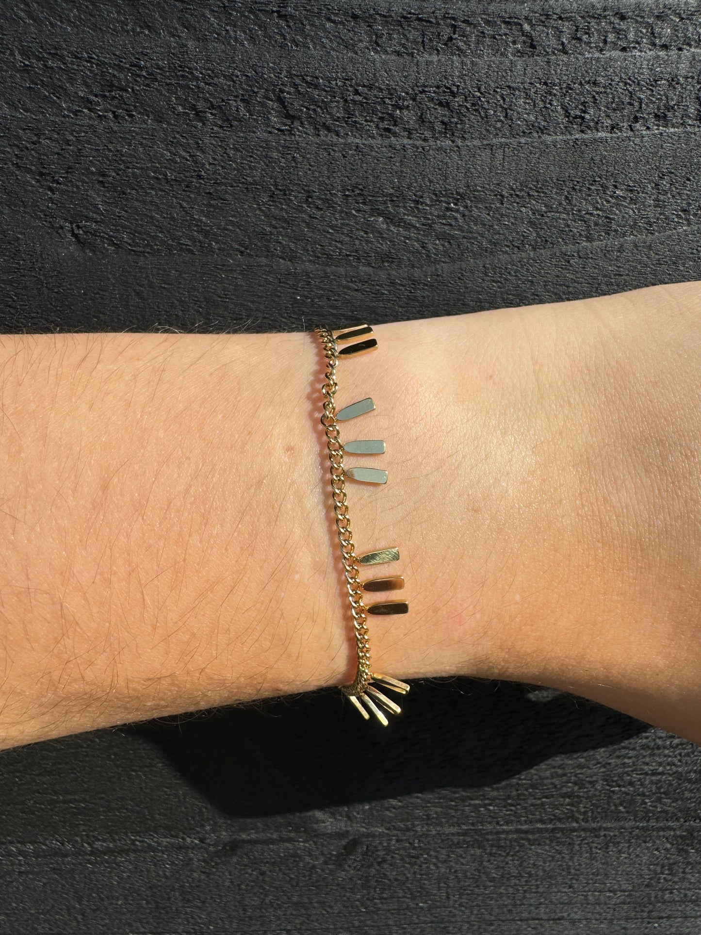 Stripe armband goud